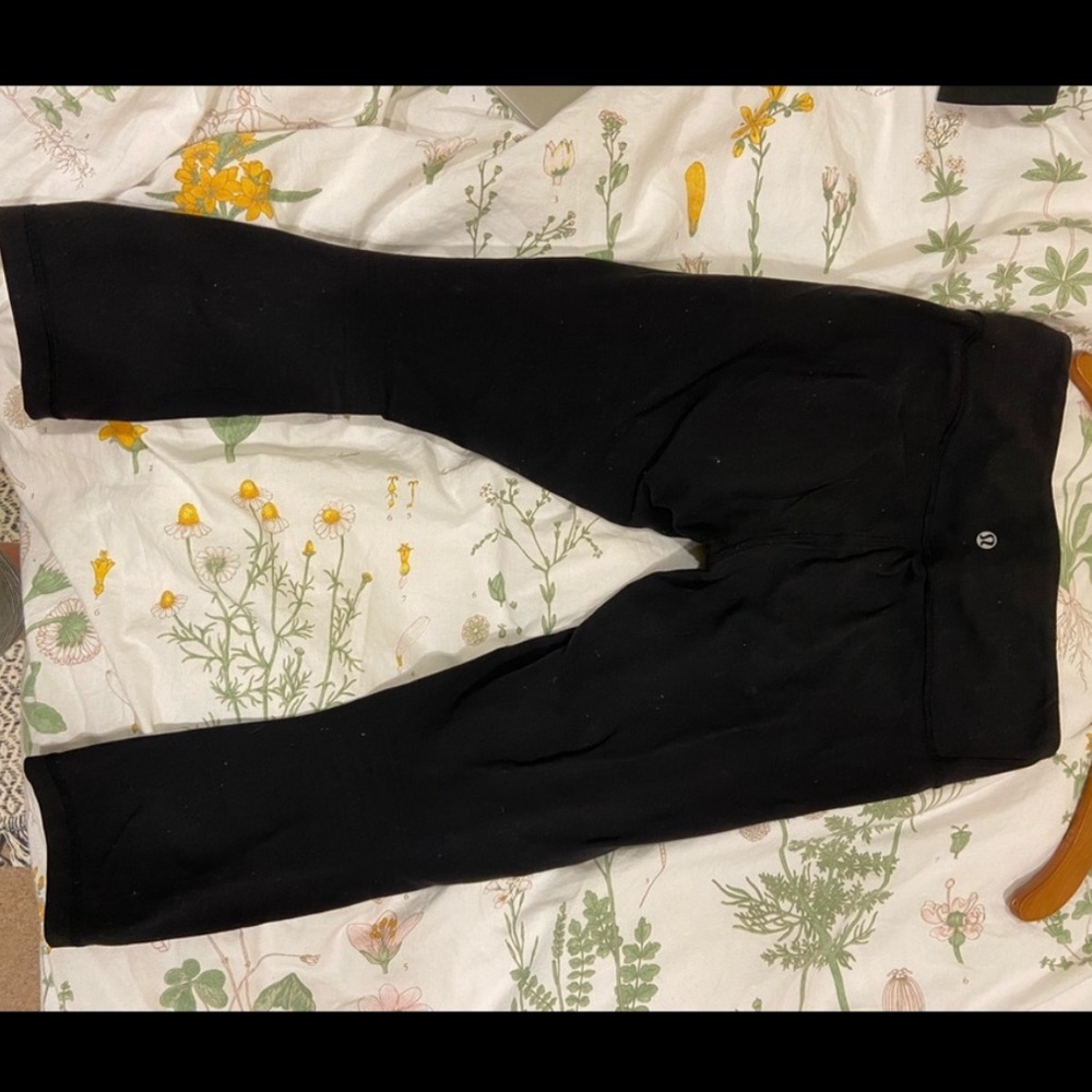 Black Lululemon Cropped Leggings